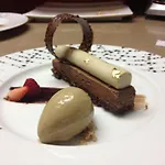 Logis Restaurant Le Dauphin Et Le Du Prieure Caen
