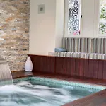 Logis Restaurant Le Dauphin Et Le Du Prieure 3*