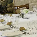 Logis Restaurant Le Dauphin Et Le Du Prieure Hotel
