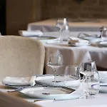 Hotel Logis Restaurant Le Dauphin Et Le Du Prieure