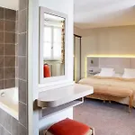 Logis Restaurant Le Dauphin Et Le Du Prieure Hotel 3*