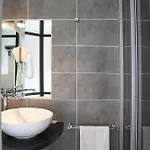 Logis Restaurant Le Dauphin Et Le Du Prieure Hotel 3*