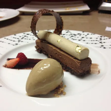 Restaurant Le Dauphin Et Le Du Prieuré Caen