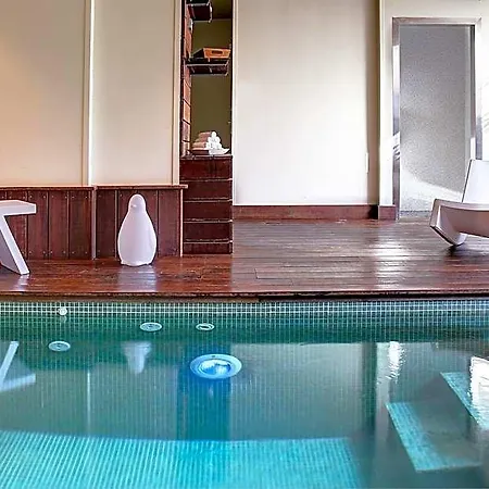 Logis Restaurant Le Dauphin Et Le Du Prieure 3*