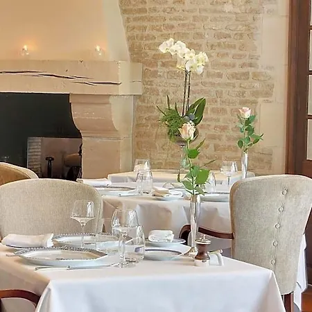 Logis Restaurant Le Dauphin Et Le Du Prieure מלון קאין