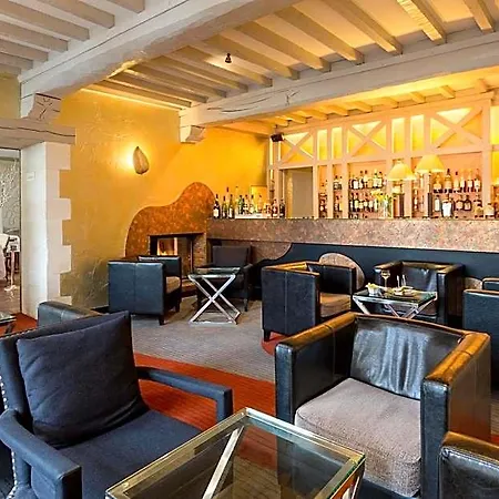 Logis Restaurant Le Dauphin Et Le Du Prieure 3* קאין