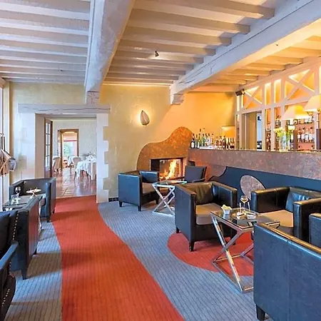 Logis Restaurant Le Dauphin Et Le Du Prieure 3*