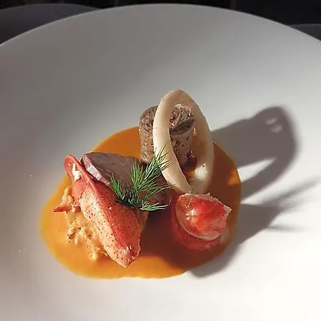 Logis Restaurant Le Dauphin Et Le Du Prieure קאין