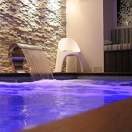 Logis Restaurant Le Dauphin Et Le Du Prieure