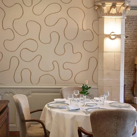 Logis Restaurant Le Dauphin Et Le Du Prieure Hotel Caen