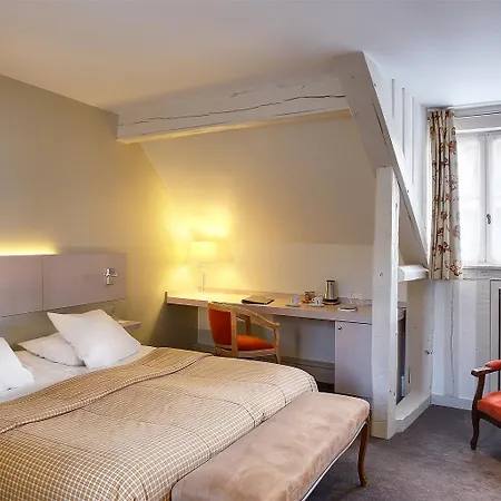 Restaurant Le Dauphin Et Le Du Prieuré