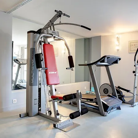 Otel Logis Restaurant Le Dauphin Et Le Du Prieure