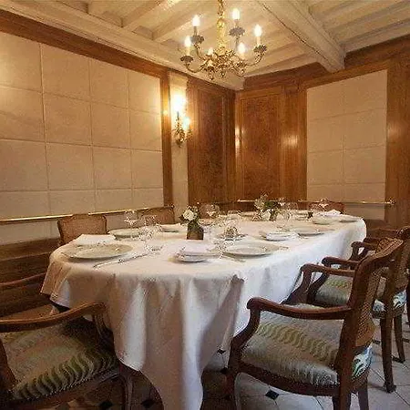 Restaurant Le Dauphin Et Le Du Prieure Hotell 3*