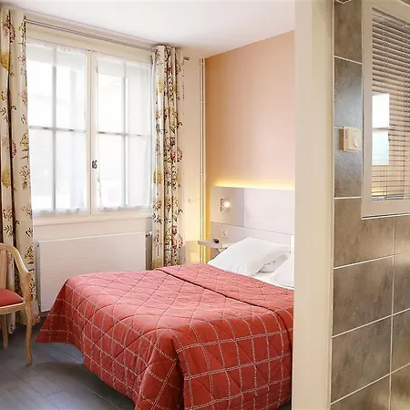 Restaurant Le Dauphin Et Le Du Prieuré Hotel