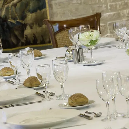 Logis Restaurant Le Dauphin Et Le Du Prieure Hotel