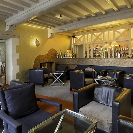 Hotel Logis Restaurant Le Dauphin Et Le Du Prieure