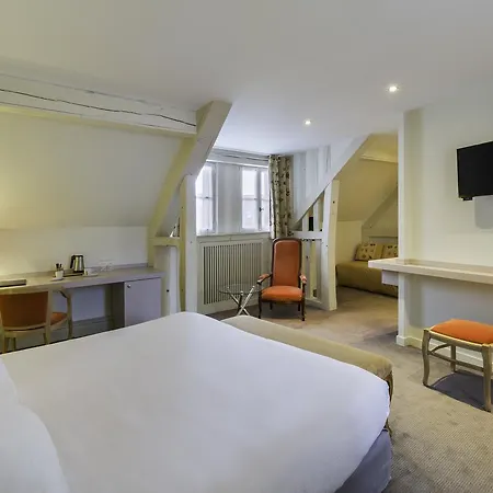 Logis Restaurant Le Dauphin Et Le Du Prieure מלון 3*