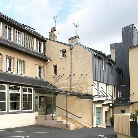 Logis Restaurant Le Dauphin Et Le Du Prieure 3*