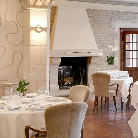 Hotel Restaurant Le Dauphin Et Le Du Prieuré 3*