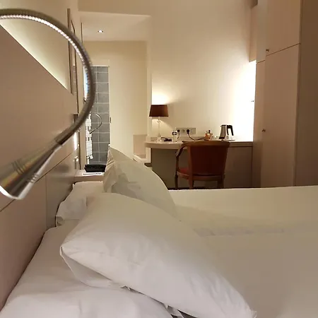 Logis Restaurant Le Dauphin Et Le Du Prieure 3* Caen