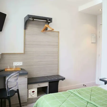 Logis Restaurant Le Dauphin Et Le Du Prieure 3* Кан