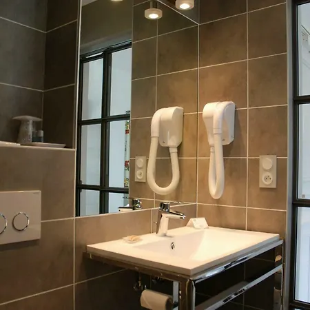 Hotel Restaurant Le Dauphin Et Le Du Prieuré