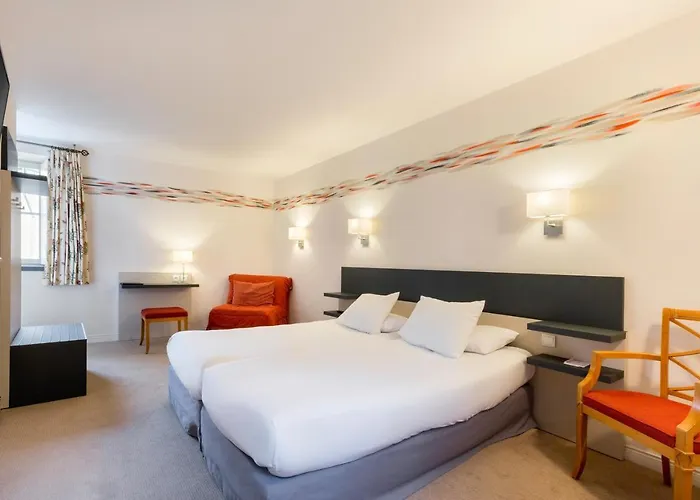 Logis Restaurant Le Dauphin Et Le Du Prieure Otel