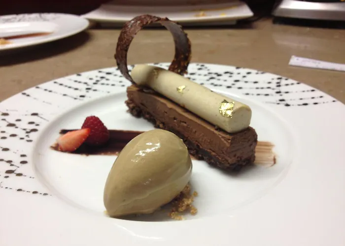 Logis Restaurant Le Dauphin Et Le Du Prieure Caen