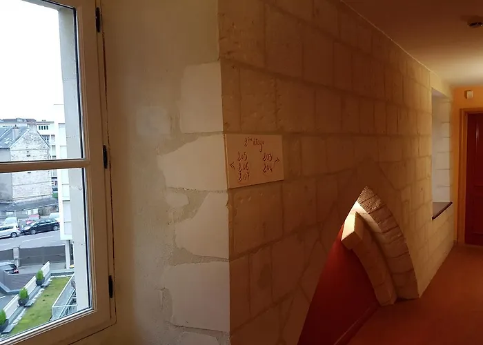 Logis Restaurant Le Dauphin Et Le Du Prieure 3*