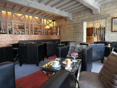 Otel Logis Restaurant Le Dauphin Et Le Du Prieure 3*