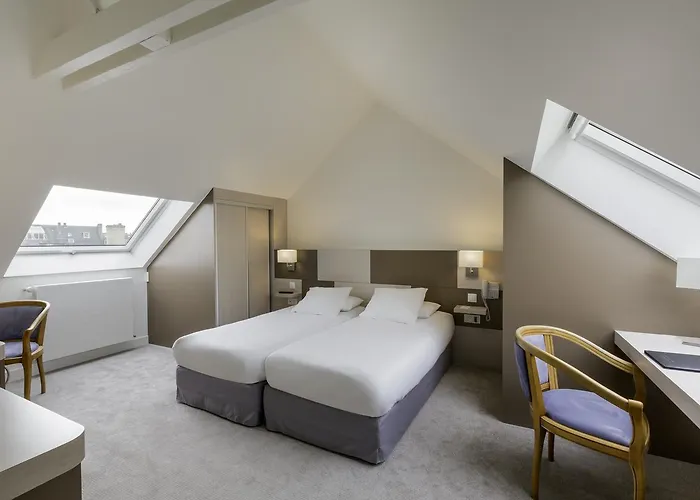 Logis Restaurant Le Dauphin Et Le Du Prieure