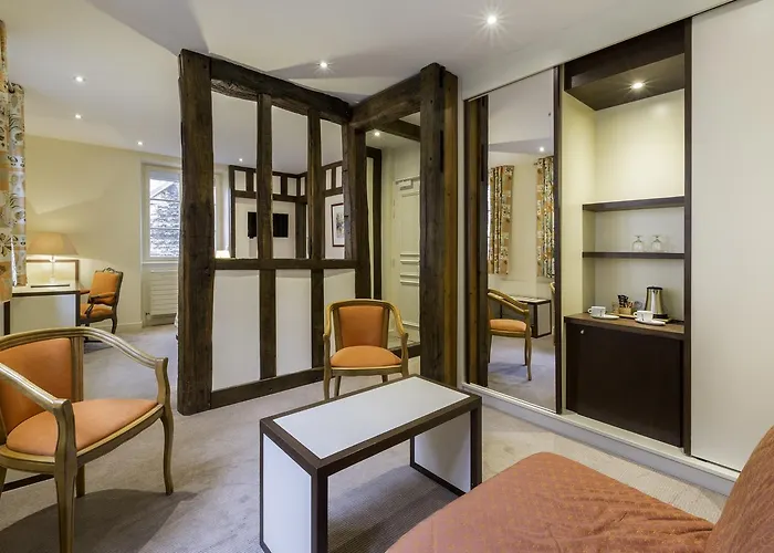 Otel Logis Restaurant Le Dauphin Et Le Du Prieure