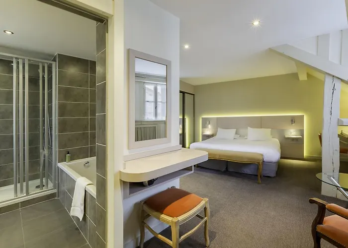 Otel Logis Restaurant Le Dauphin Et Le Du Prieure Caen