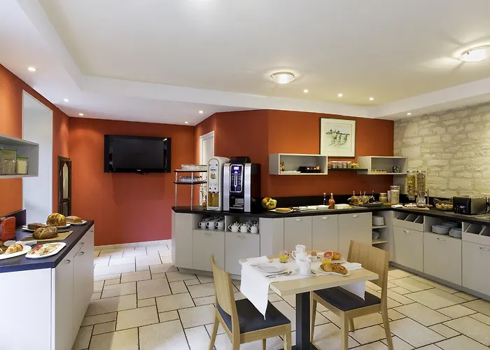 Logis Restaurant Le Dauphin Et Le Du Prieure 3* Caen