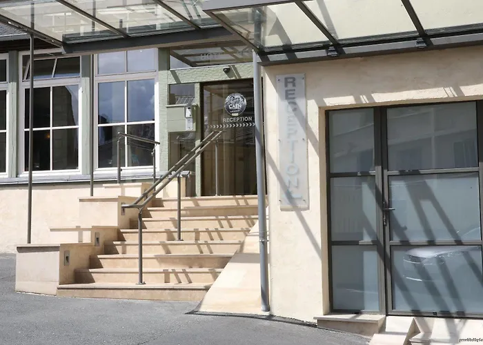 Otel Logis Restaurant Le Dauphin Et Le Du Prieure 3*