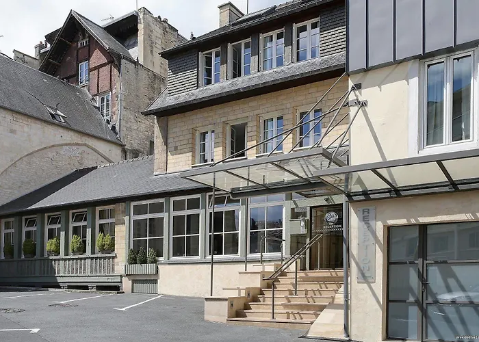 Otel Logis Restaurant Le Dauphin Et Le Du Prieure Caen