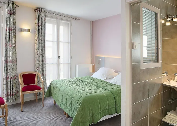 Otel Logis Restaurant Le Dauphin Et Le Du Prieure