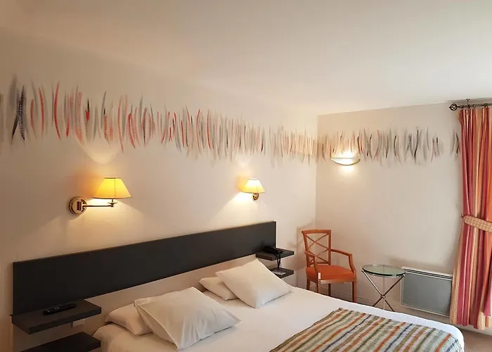 Logis Restaurant Le Dauphin Et Le Du Prieure Caen