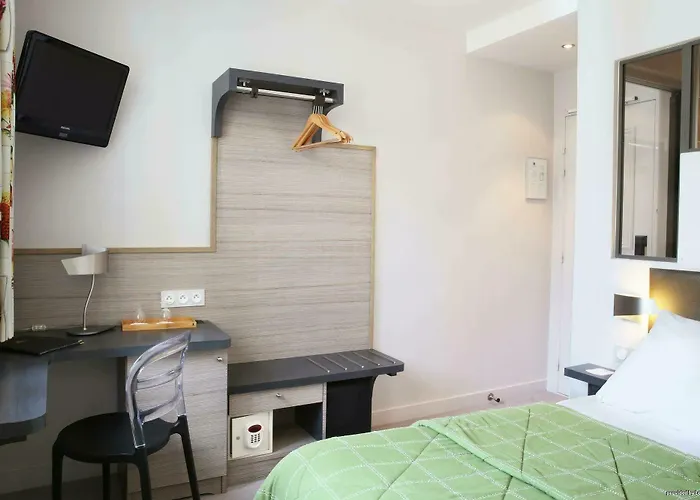 Logis Restaurant Le Dauphin Et Le Du Prieure 3* Caen