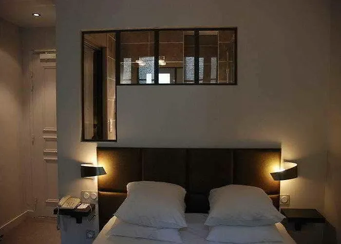 Logis Restaurant Le Dauphin Et Le Du Prieure