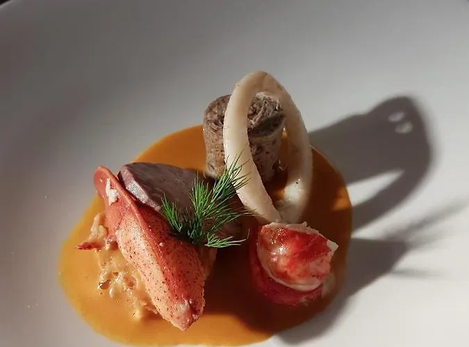 Logis Restaurant Le Dauphin Et Le Du Prieure Otel 3*